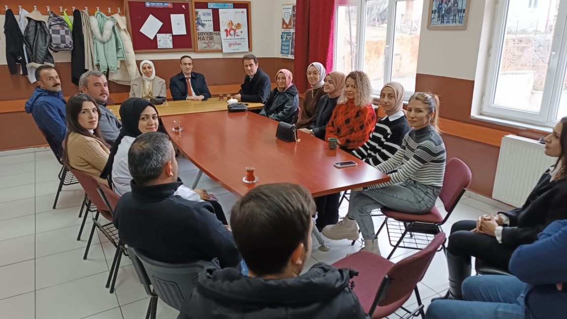 Kaymakamımız Sayın Mehmet Fatih Kestioğlu, Eşi Hanımefendi, Milli Eğitim Müdürümüz Sayın Ağabey Tanış ve Şube Müdürümüz Sayın Mehmet Bay okulumuzu ziyaret ettiler.